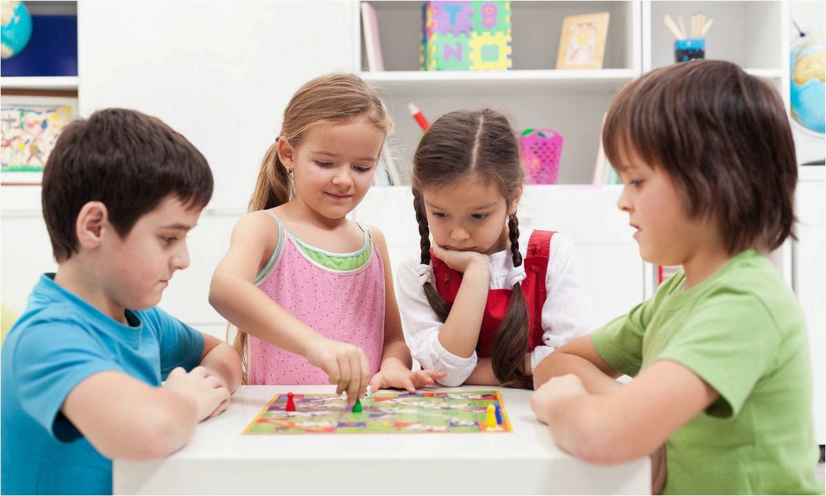 Развивающие игрушки для малышей: польза и какие бывают виды игрушек