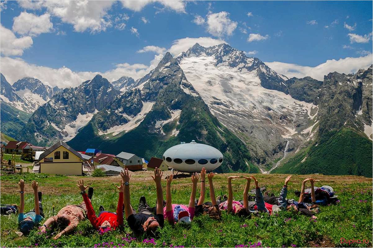 Домбай: путешествия и туризм в горном курорте Кавказа